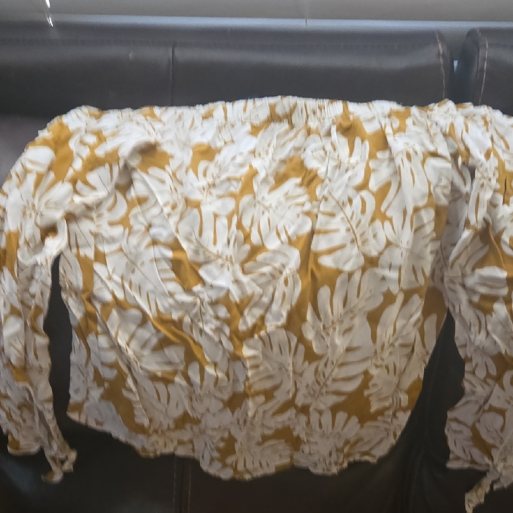 Bundle- 3 Summer/ Fall Yellow M Yellow/Gold S Melon M - Picture 3 of 4
